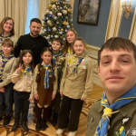 Пластуни передали Вифлеємський вогонь Володимиру Зеленському, Президенту України